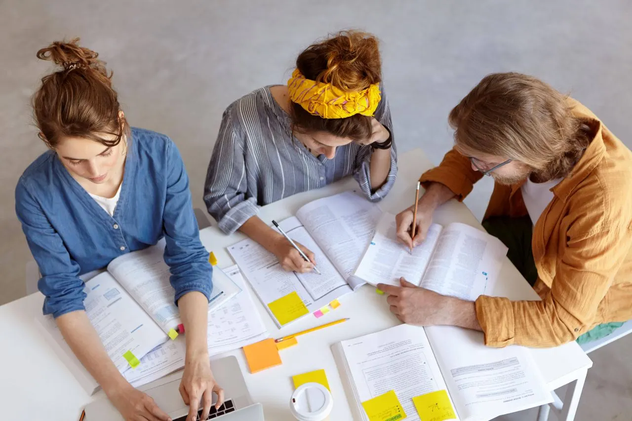 Case: Sold services worth $28,000 in the niche of studying abroad